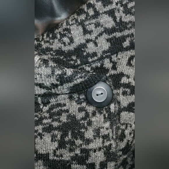 Tahari wool blend sweater - Picture 7 of 8